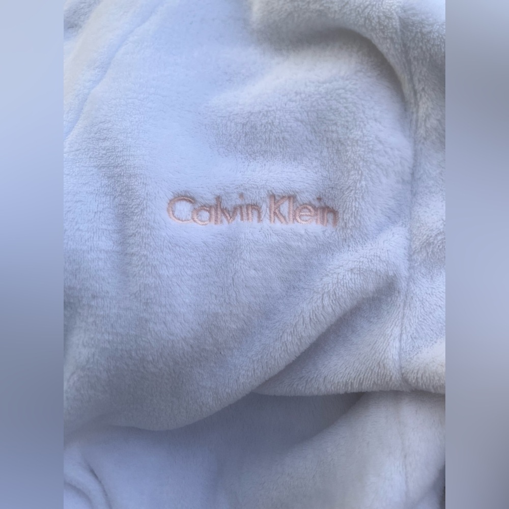 Calvin Klein Fluffy White Robe - Picture 4 of 9